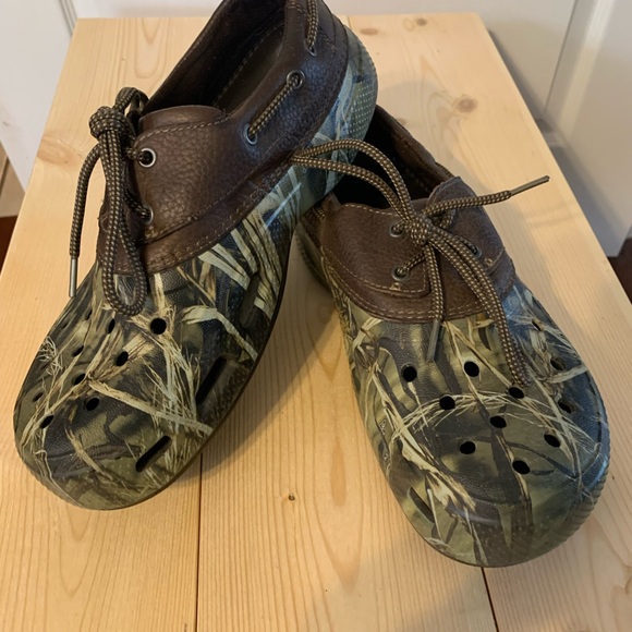 CROCS Other - CROCS Men's Camouflage Loafers